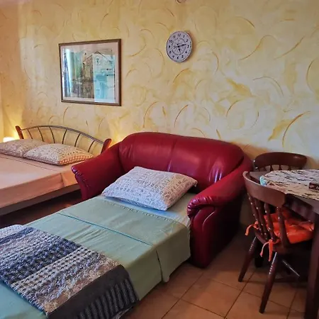 Lela Apartman *