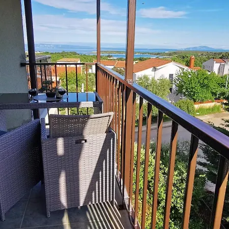 Lela Apartman